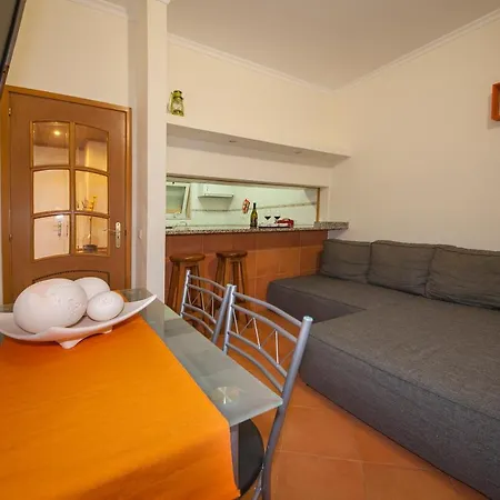 B11 - Beach Way Apartment *